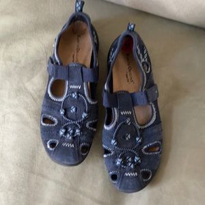Women’s outdoor shoes